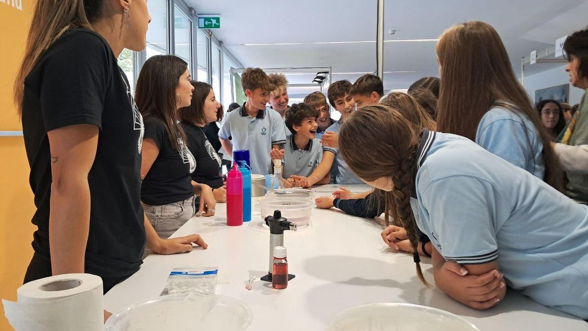 Zientzia Astea de la EHU cumple 25 años acercando la Ciencia a la sociedad y lo celebra creando "un planeta sin plásticos"