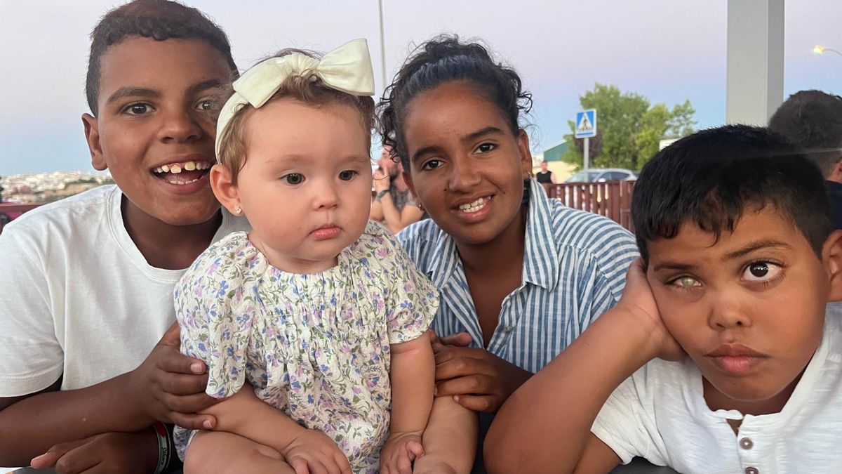 Alamin, a la izquierda, junto a Sáhara y otros dos niños de acogida.