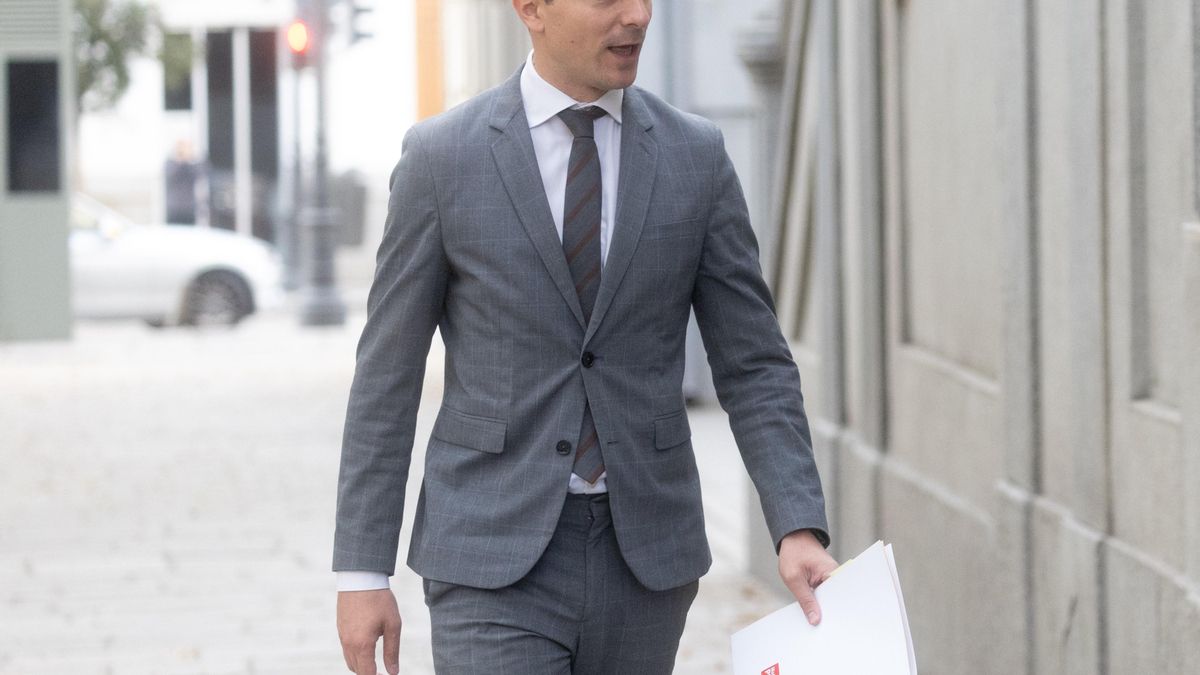El ex secretario general del PSOE de Madrid, Juan Lobato, a su llegada a testificar en el Tribunal Supremo sobre la causa contra el fiscal general del Estado, Álvaro García Ortiz.