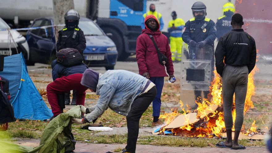 Un centenar de párrocos y entidades religiosas reprochan a Albiol su actuación con los desalojados de Badalona