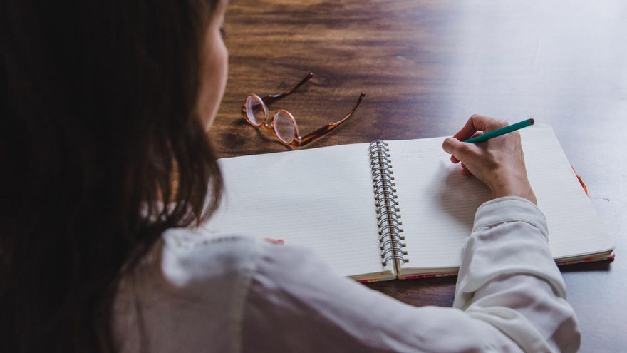 Del anonimato a las "intenciones sexuales" de editores, un recorrido por la literatura escrita por mujeres