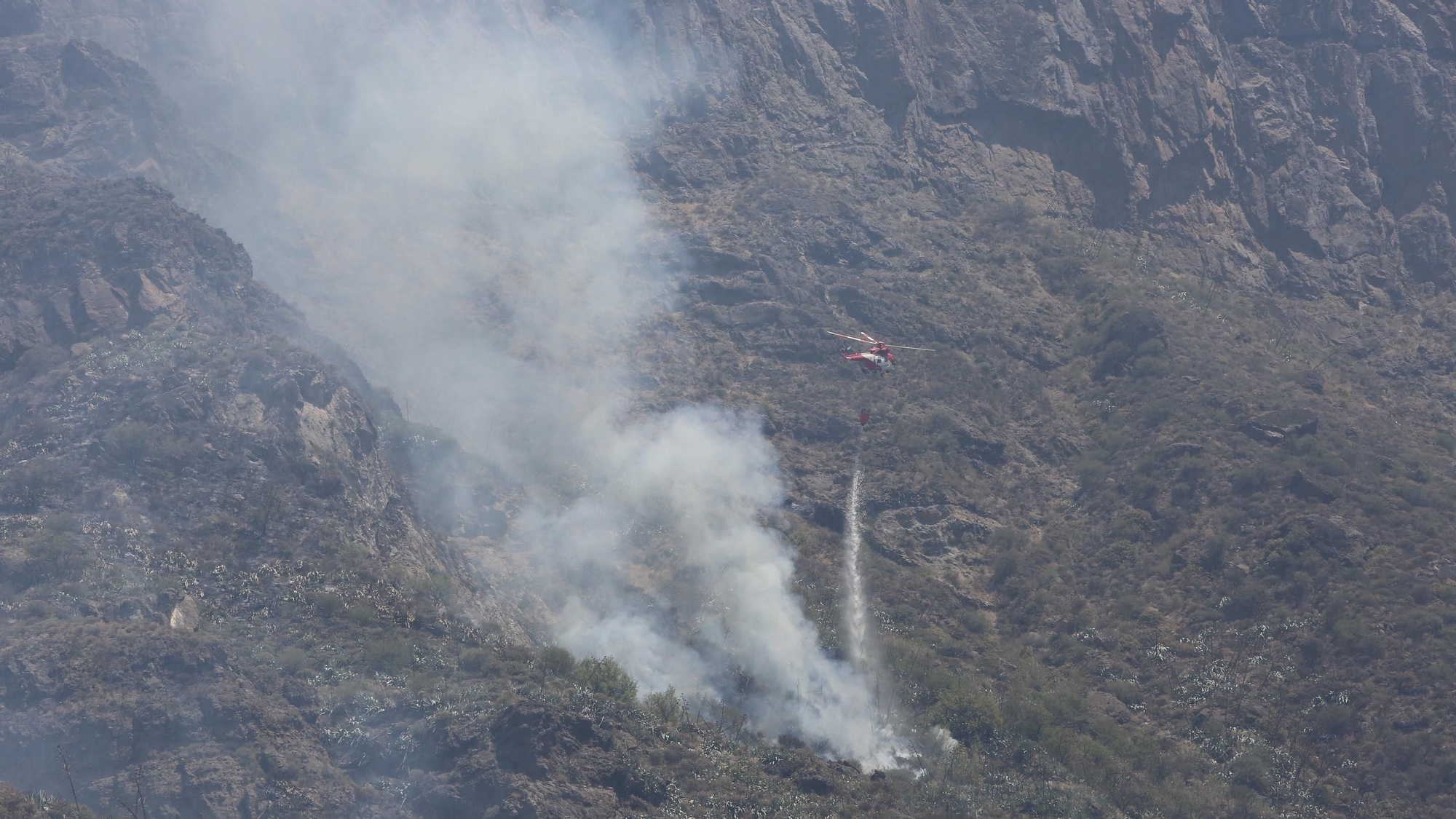 El incendio en Gran Canaria avanza sin control en su segundo día activo