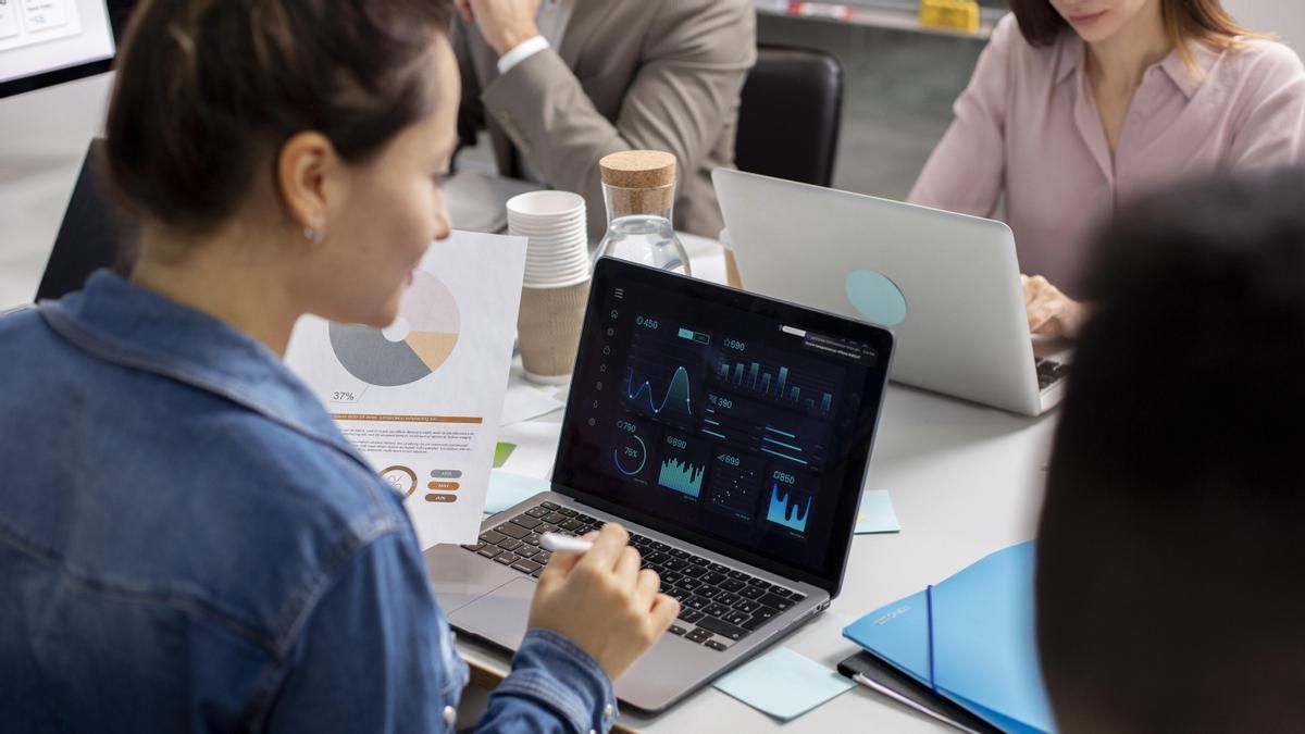 Trabajo con nuevas tecnologías e IA en una empresa