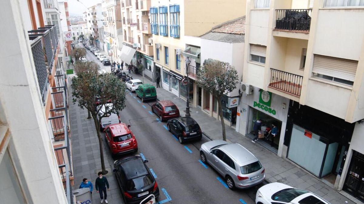 El pavimento a utilizar en acerados será de losas de granito, pavimentando la calzada con adoquines del mismo material.