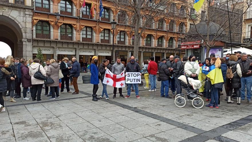 Decenas de personas se concentraron en Toledo contra la guerra en Ucrania
