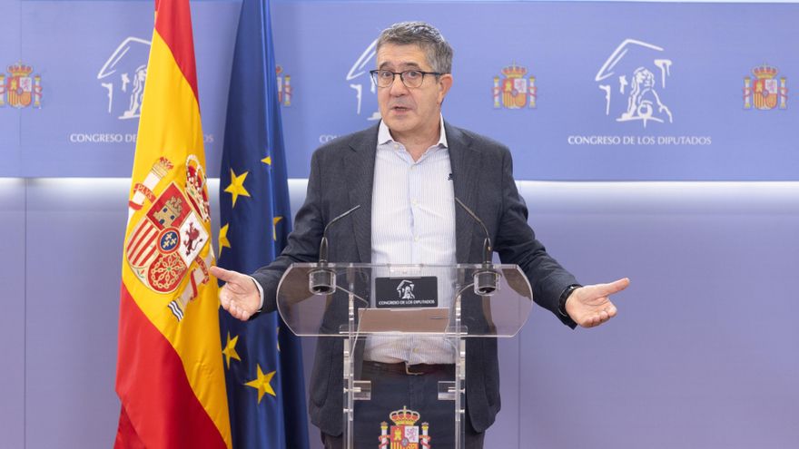 El portavoz del PSOE en el Congreso, Patxi López, durante una rueda de prensa posterior a la Junta de Portavoces, en el Congreso de los Diputados, a 1 de octubre de 2025, en Madrid (España).