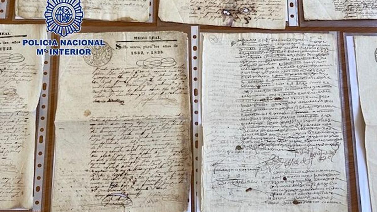 Manuscritos recuperados por la Policía Nacional en Badajoz