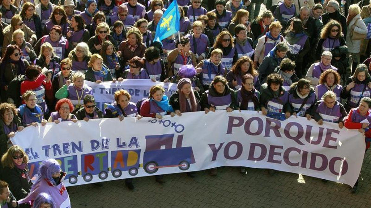 Miles de personas se manifiestan en Madrid en contra de la reforma del aborto