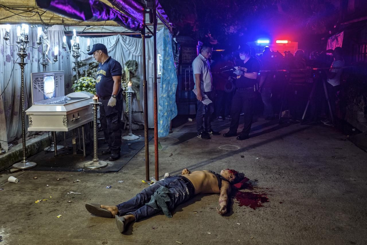 © Ezra Acayan. 'The Death of Michael Nadayo', ganadora del segundo premio en la categoría 'Spot news'. El cuerpo del filipino Michael Nadayao se encuentra en la calle después de ser asesinado a tiros por hombres no identificados.