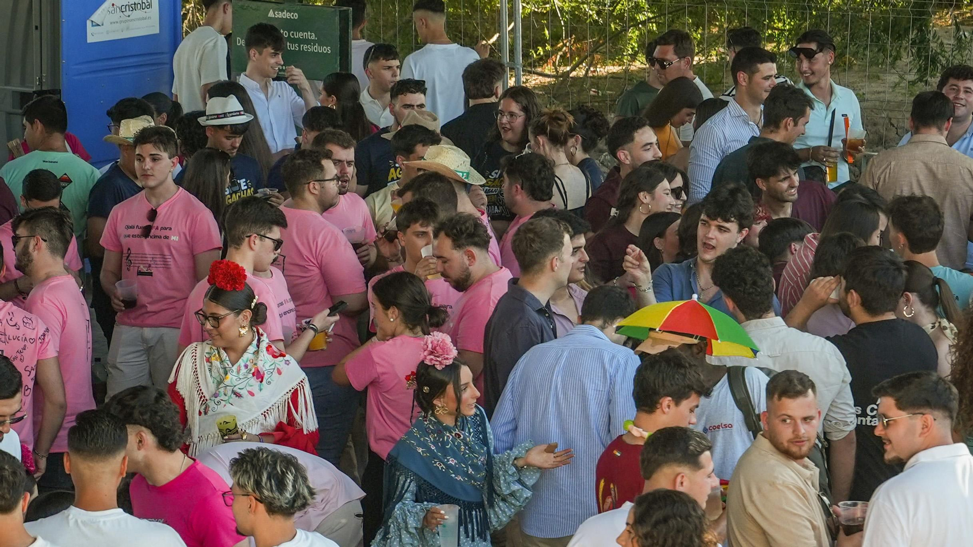 El macrobotellón de Miraflores en el Miércoles de Feria