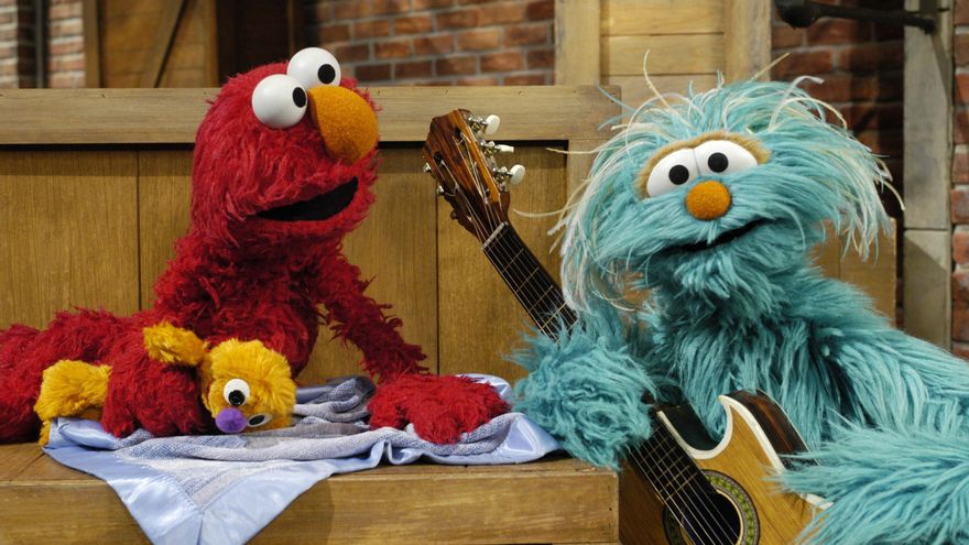Piratean la cuenta de X de  Elmo de 'Sesame Street' para publicar mensajes antisemitas