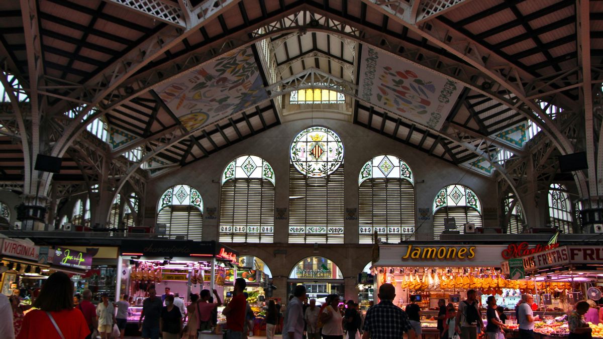 Interior del Mercado Central de València.