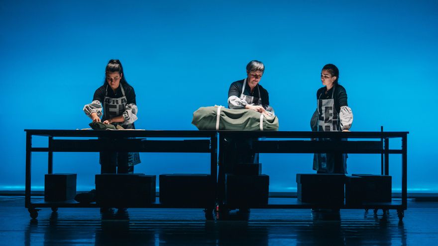 Chévere sube a escena la lengua de signos en su "tutorial" sobre Hellen Keller, la sordociega más famosa del mundo