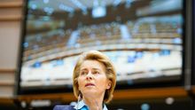 La presidenta de la Comisión Europea, Ursula von der Leyen, en la Eurocámara, el 13 de mayo de 2020.
