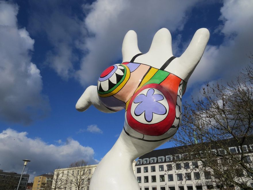 Una de las Tres Nanas de Niki de Saint Phalle.