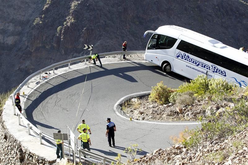 Accidente de la guagua en Fataga. EFE/Elvira Urquijo A.