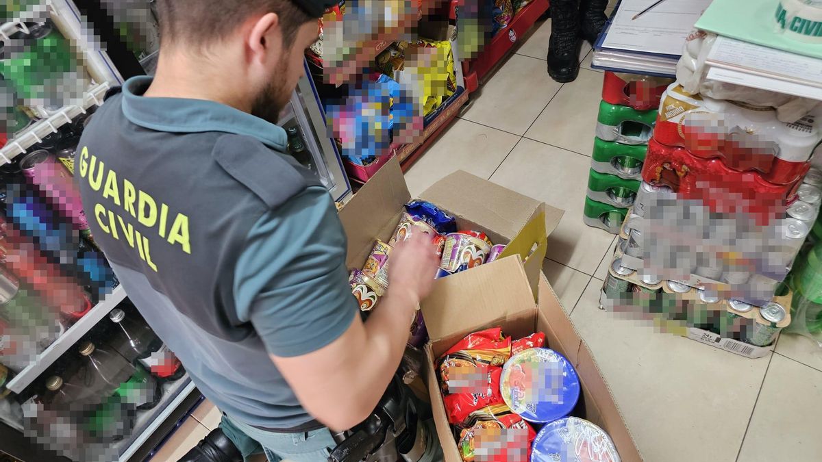 Intervienen 458 productos alimentarios tras inspeccionar varios bazares de alimentación de Córdoba