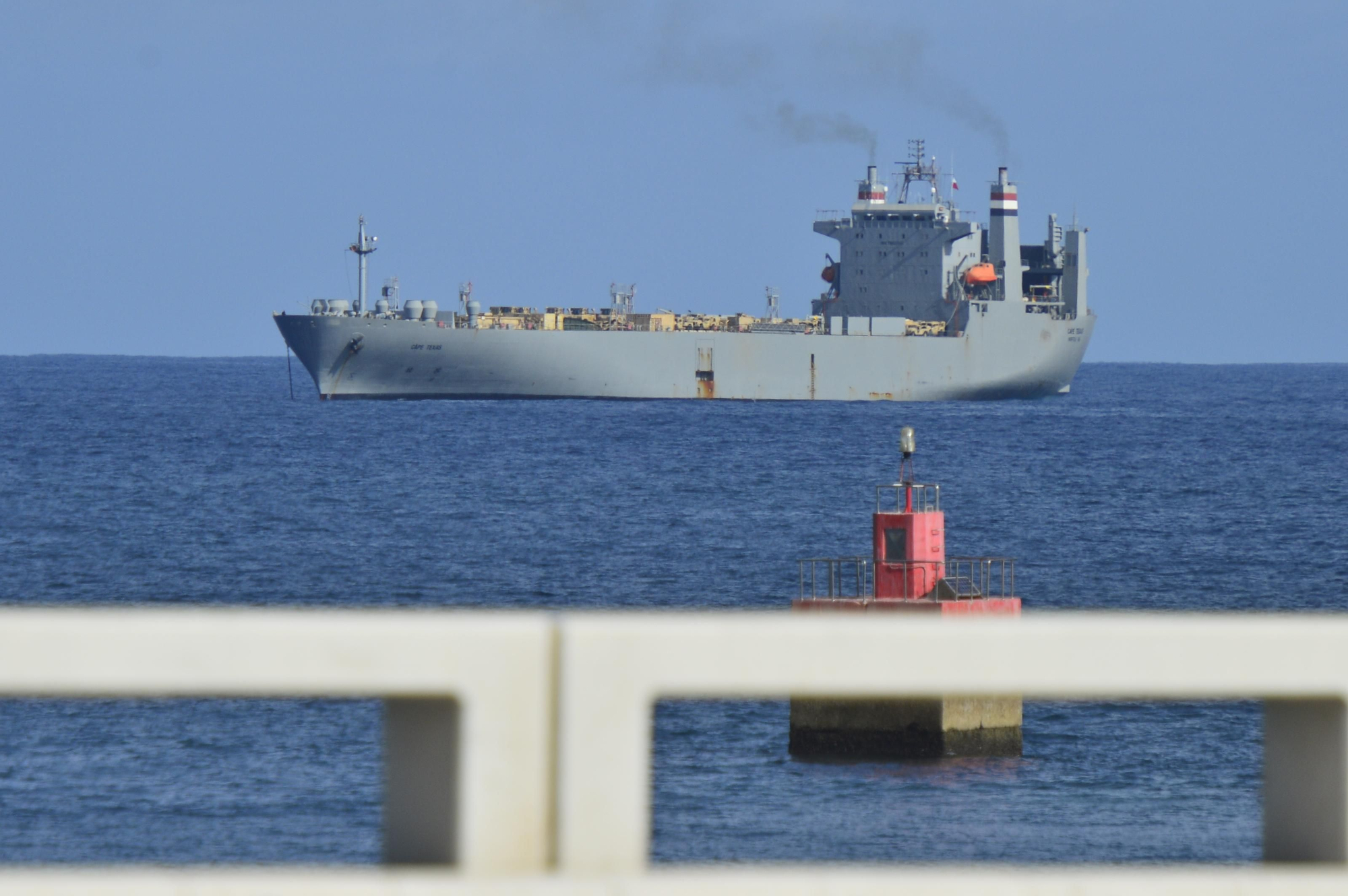 El buque militar estadounidense 'Cape Texas', en el Puerto de Las Palmas este miércoles 8 de enero.