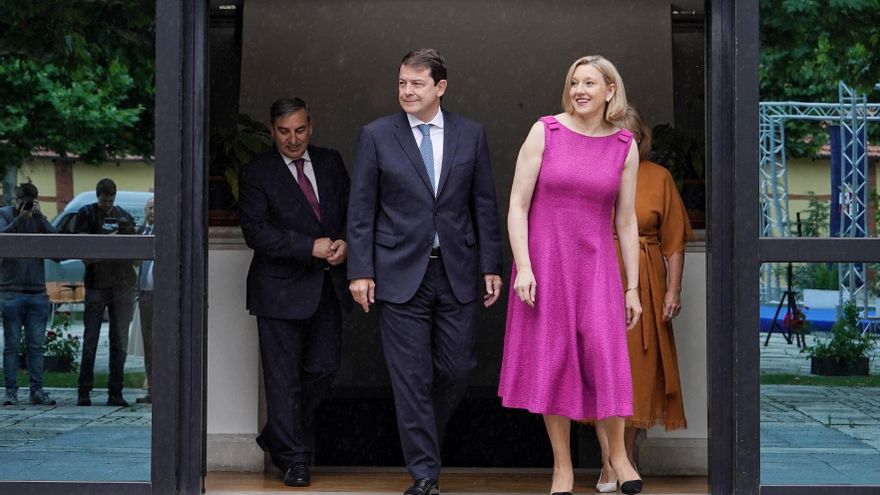 Mañueco reparte las competencias de García-Gallardo entre la vicepresidenta y el consejero de la Presidencia