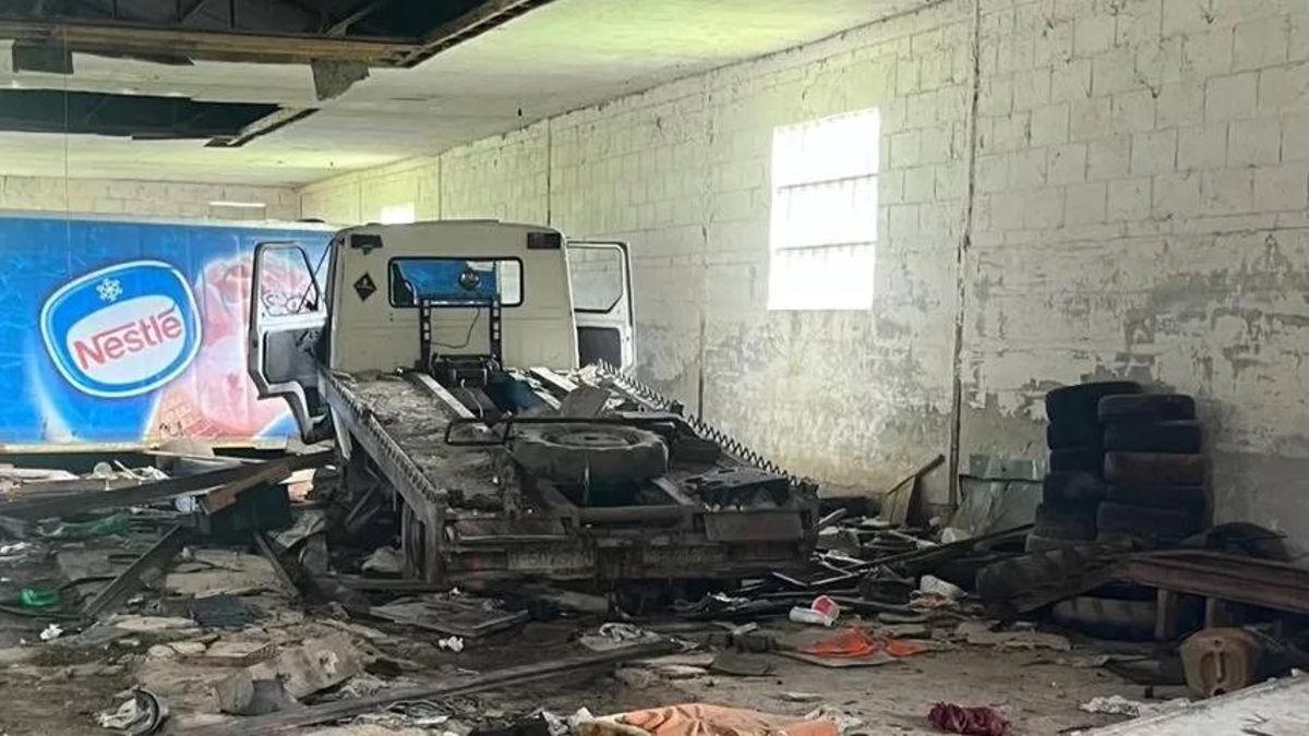 Ecologistas denuncian que un desguace ilegal sigue activo un año después en la ría de Villaviciosa