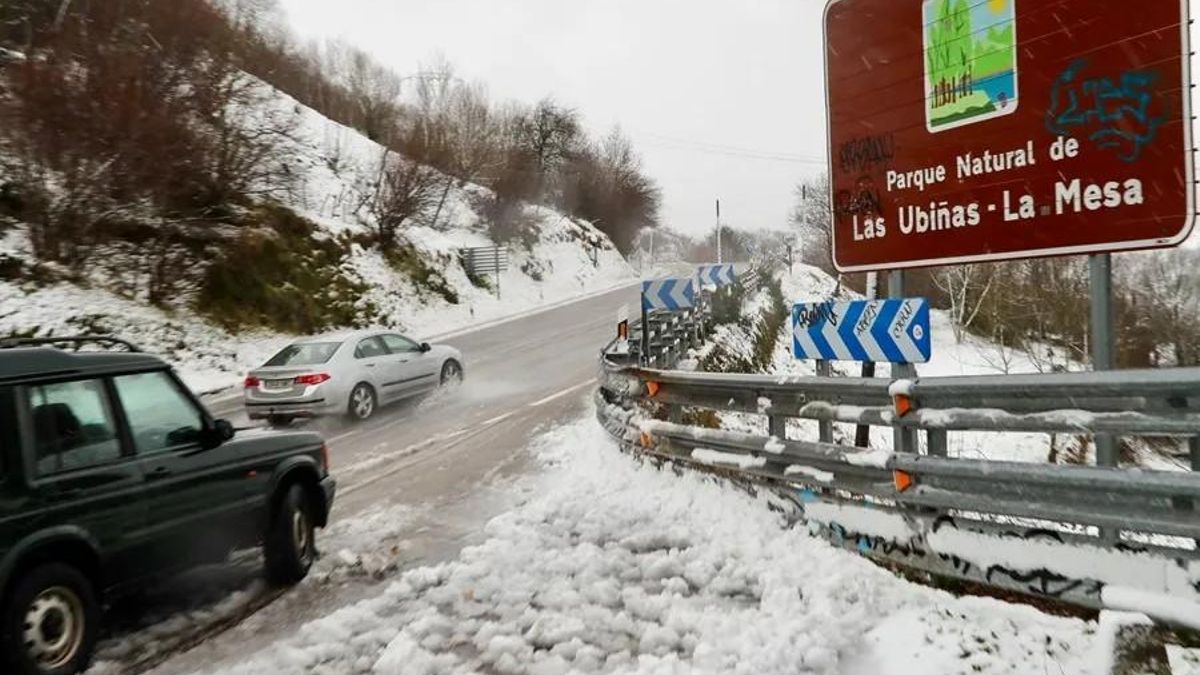 Imagen de archivo de la carretera N 634 al inicio de la subida al puerto de Pajares.