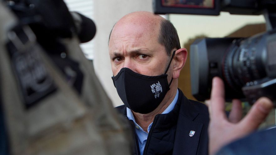 Louzán, el bedel que ascendió a la cúpula del PP gallego y apuntaló a Feijóo en la sucesión de Fraga, tropieza con la justicia