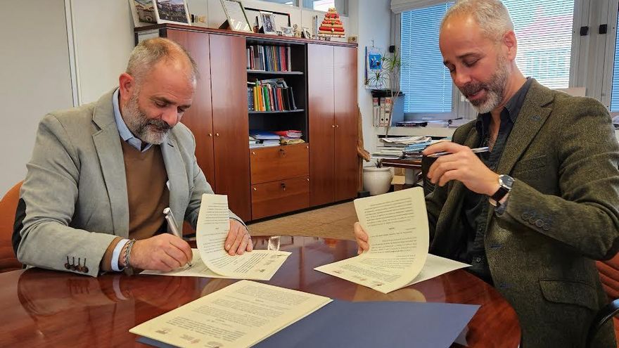 El consejero de Educación, Formación Profesional y Universidades, Sergio Silva, y el director general de la Fundación Botín, Íñigo Sáenz de Miera