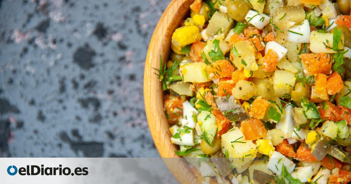 Refrescante y muy nutritiva: cómo preparar una ensalada de calabacín, boniato y alubias rojas