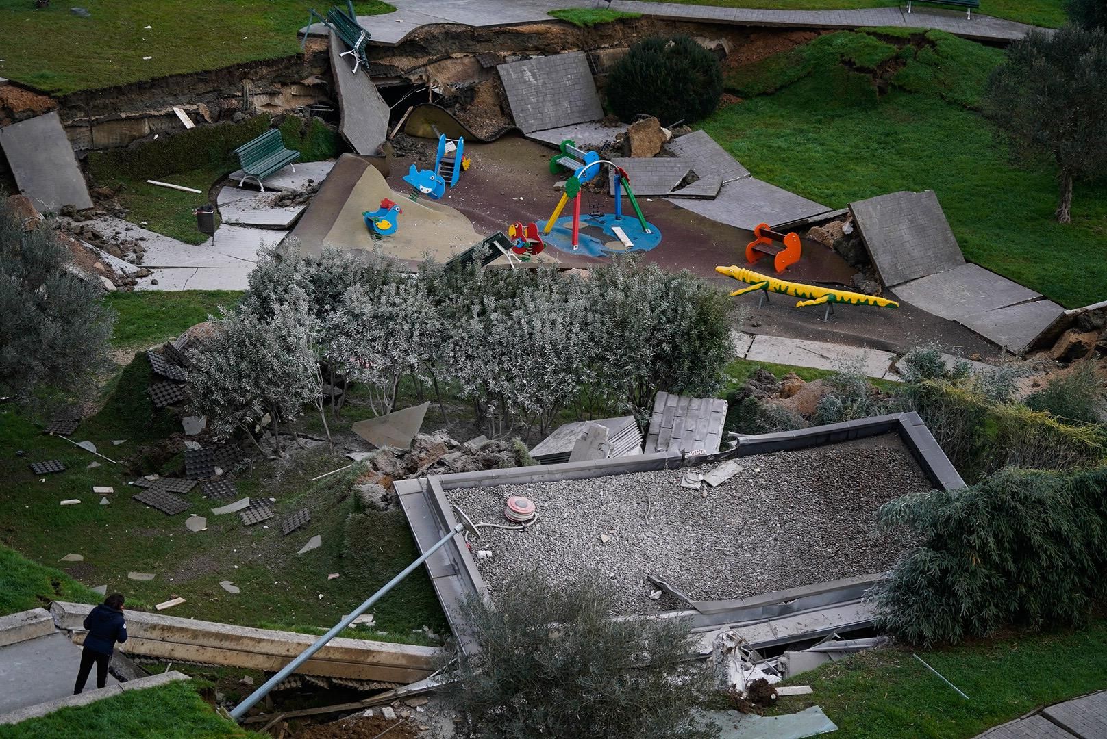 Hundimiento del parking de Nueva Montaña (Santander). | JOAQUÍN GÓMEZ SASTRE