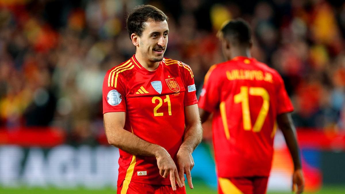 Mikel Oyarzabal con la Selección Española