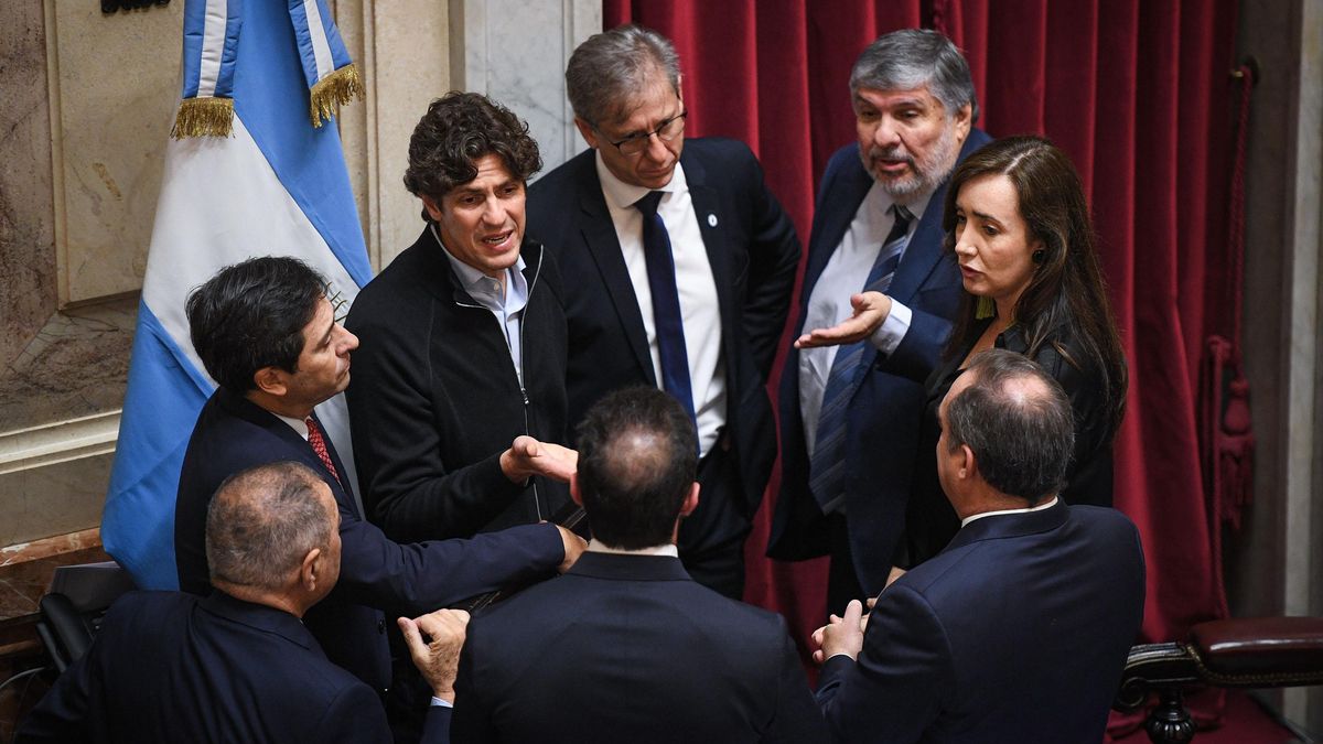 José Mayans, Martín Lousteau, Eduardo Vischi, Luis Juez y Ezequiel Atauche junto a Victoria Villarruel