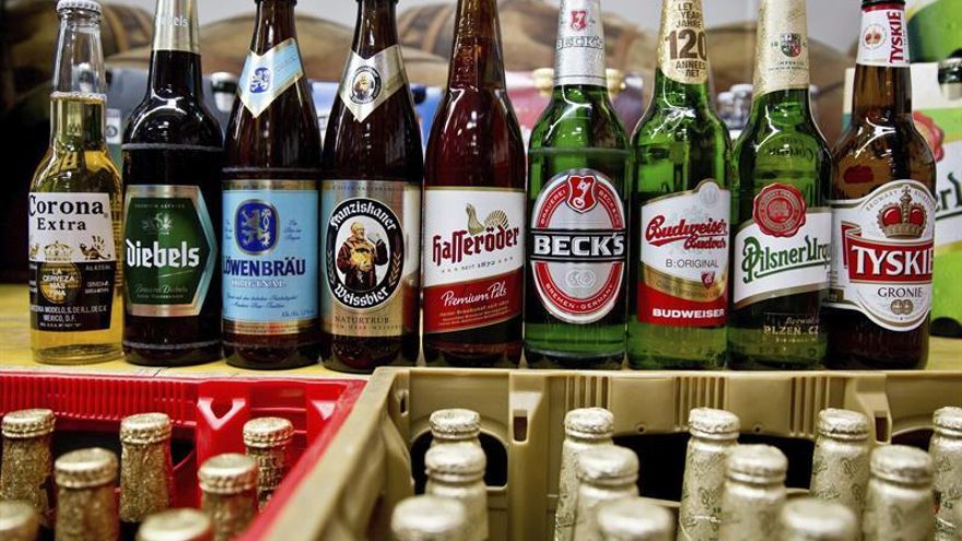 La cervecera belga AB InBev aumentó su beneficio neto un 64,2 % en 2017