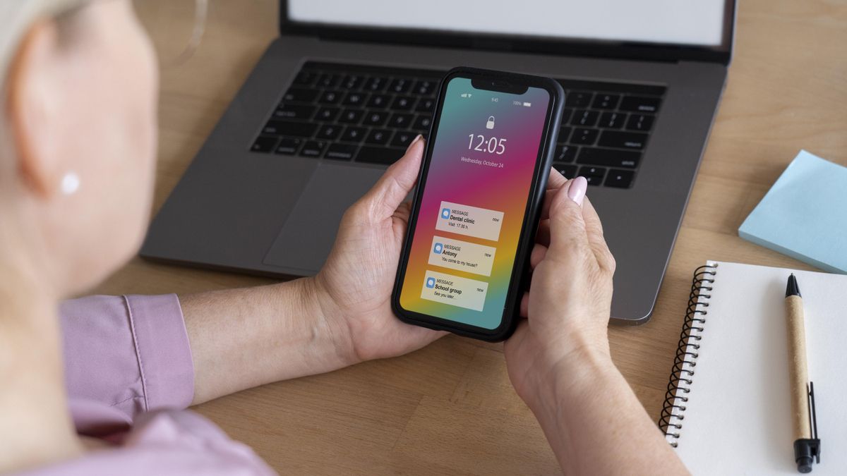 Si eliminas todas las notificaciones excepto las imprescindibles, puede que te apetezca menos volver a mirar el móvil.
