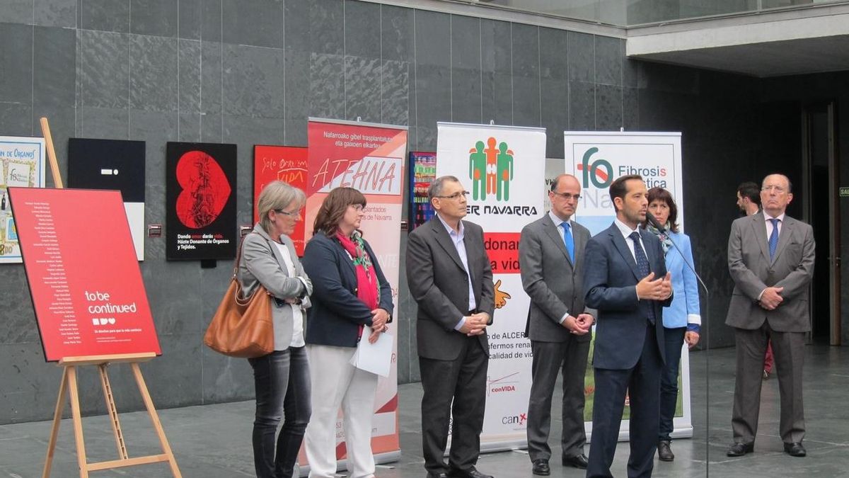 Artistas gráficos llaman a la donación de órganos en la exposición 'To be continued...', instalada en el Parlamento