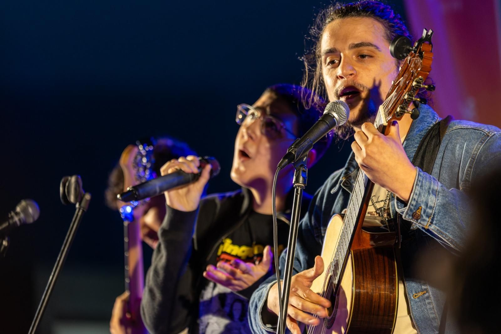 El Baúl de Vagamundos, con músicos canarios y andaluces, fusiona rumba, jazz, rock y ritmos latinos; actúa el sábado a las 19.45.
