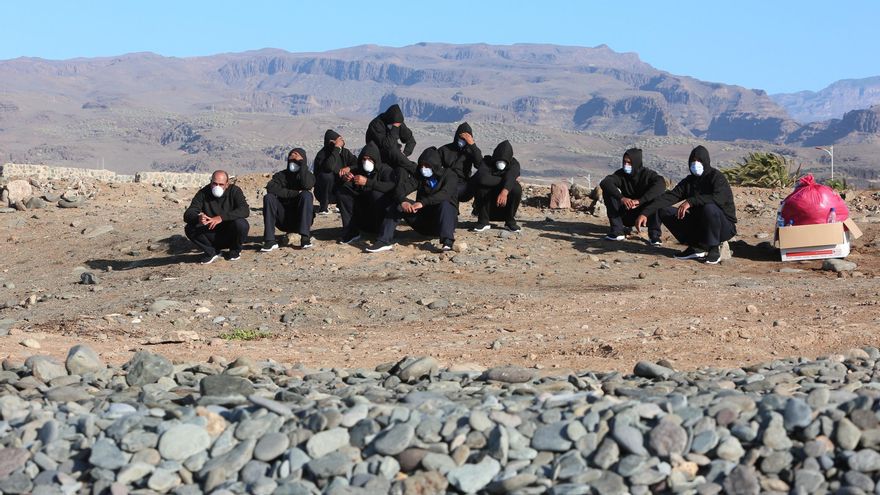 La ruta migratoria canaria: peligrosa en el mar y colapsada en tierra firme