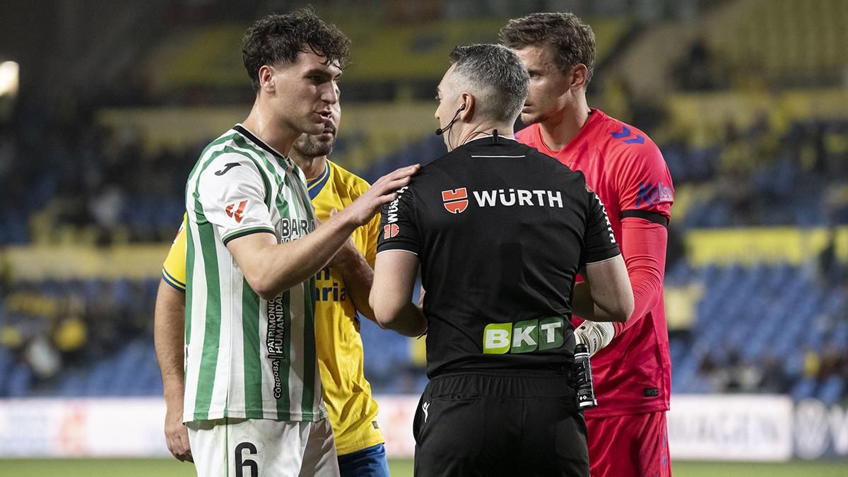 Así fue la conversación del VAR en el gol anulado al Córdoba CF en Las Palmas