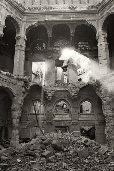 Biblioteca de Sarajevo quemada en agosto de 1992