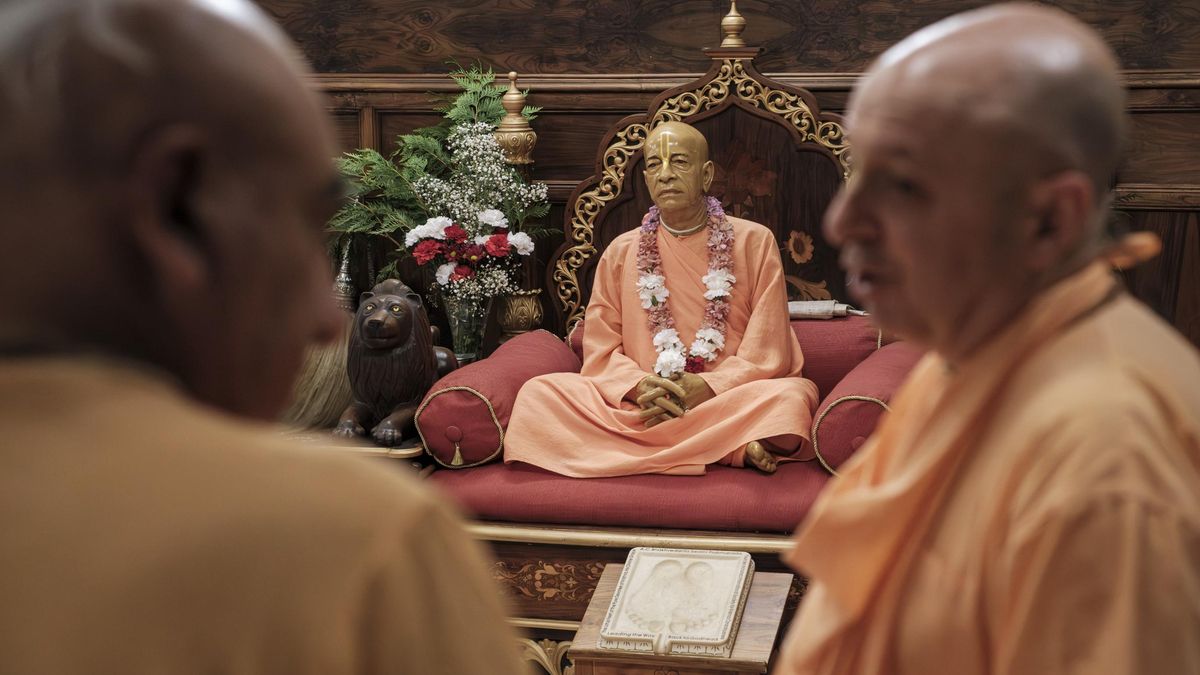 La comunidad hare krishna que habita entre los campos de lavanda de Brihuega desde hace más de 40 años