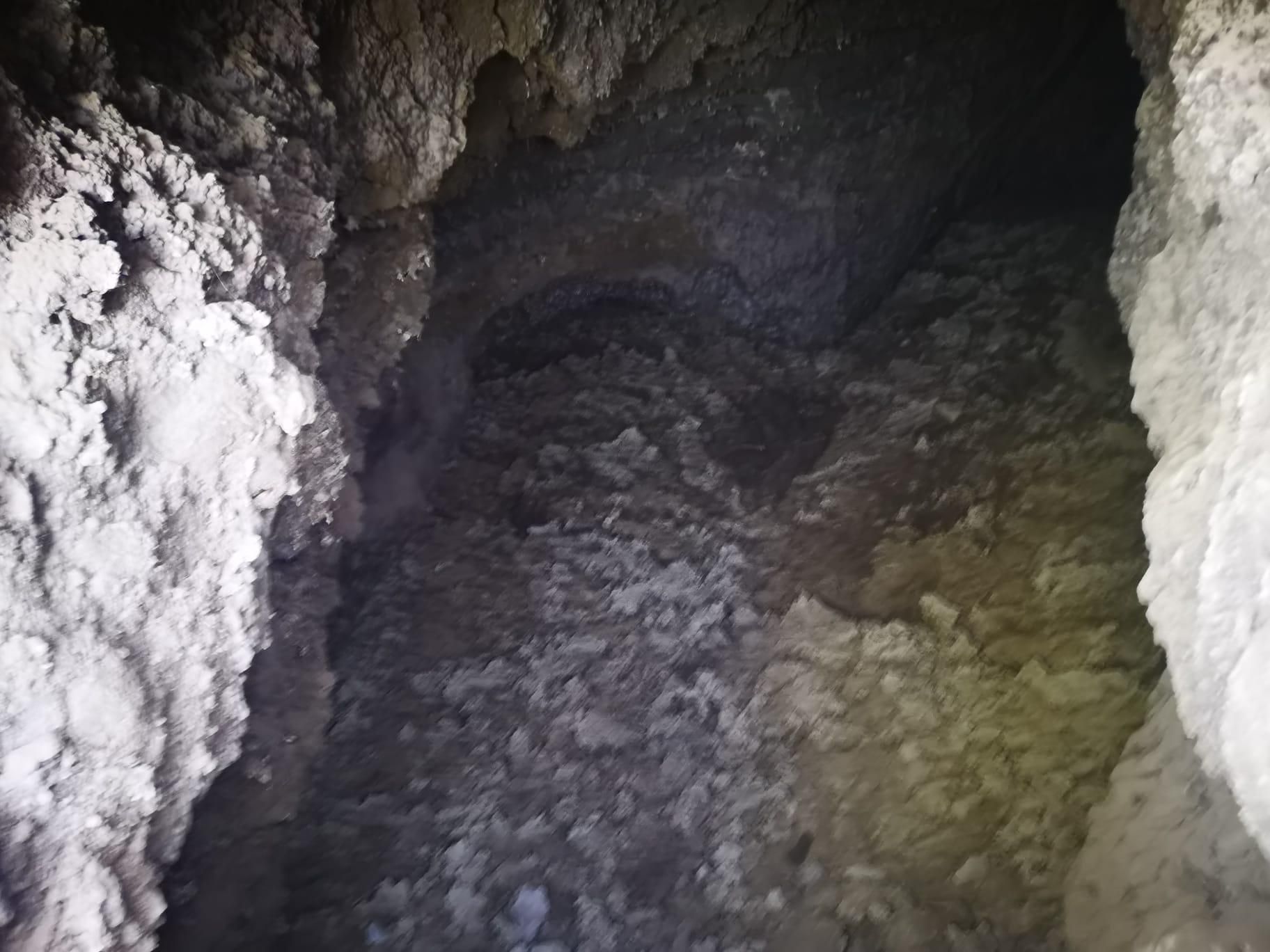 Interior del tubo volcánico localizado en Las Manchas (El Paso)