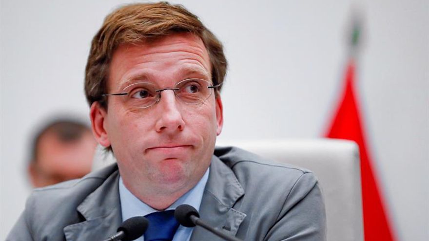 El alcalde de Madrid dice que Sánchez contamina usando el avión Falcon oficial