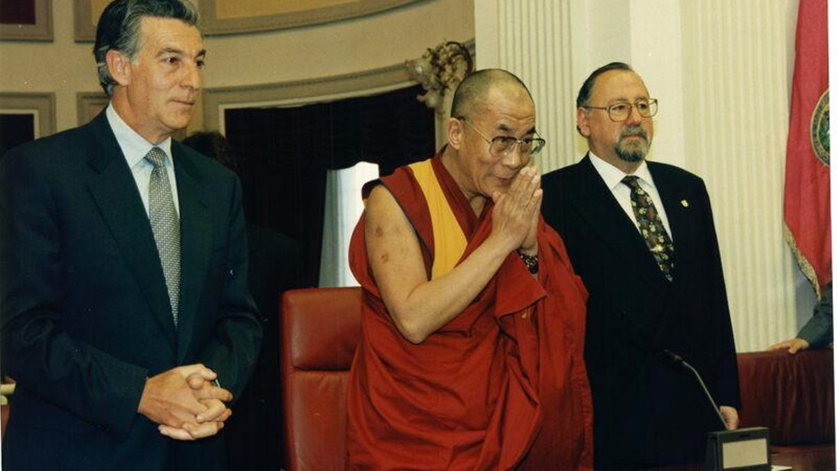 El Dalái Lama, en las Juntas Generales de Álava