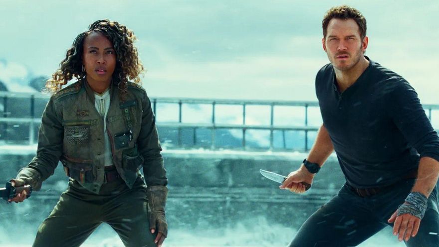 DeWanda Wise y Chris Pratt en 'Jurassic World. Dominion'
