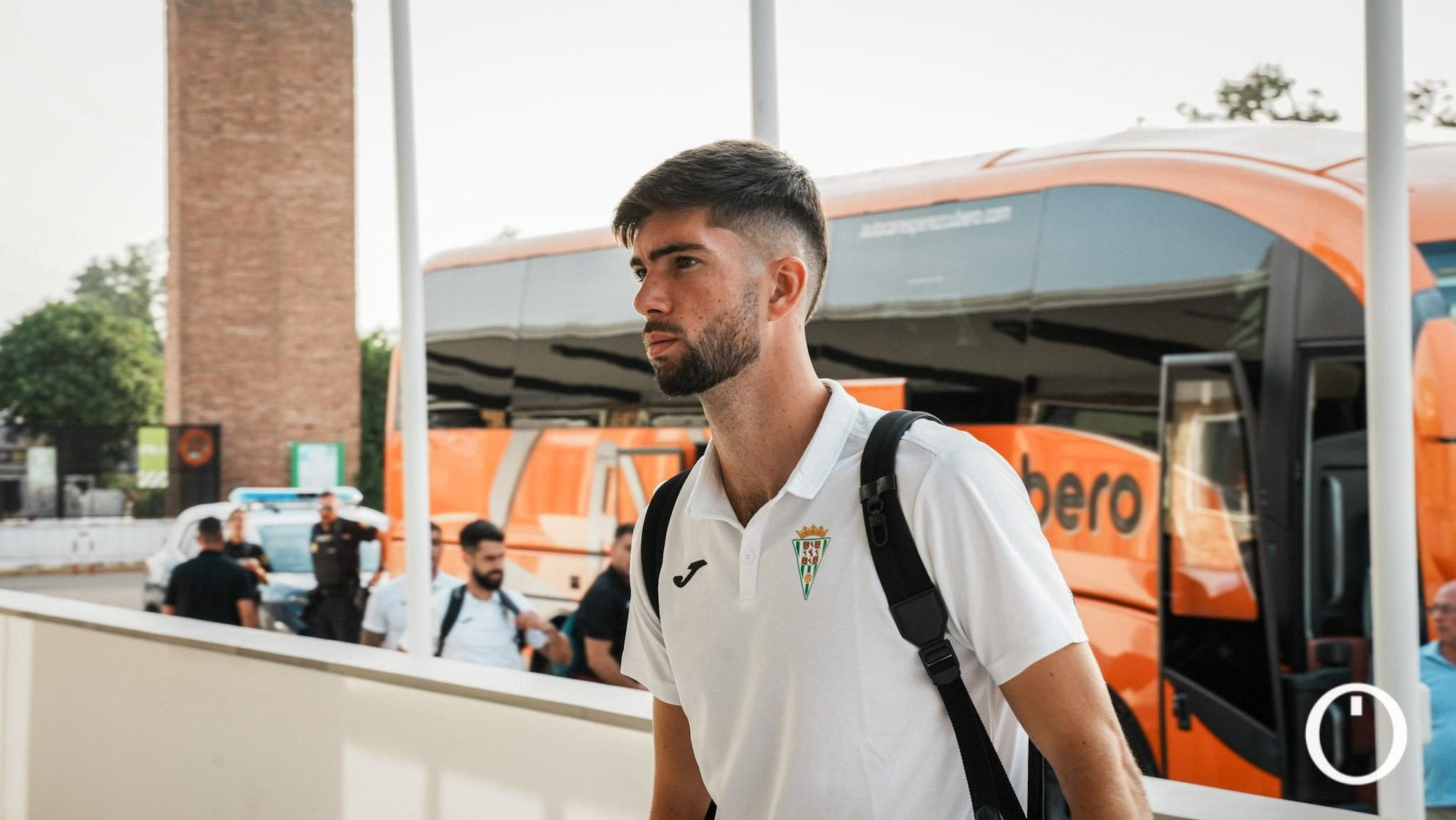El Córdoba CF ya viaja en avión camino a Gijón