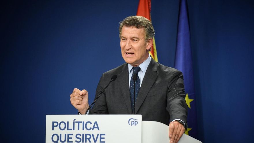 Archivo - El presidente del Partido Popular, Alberto Núñez Feijóo, durante una rueda de prensa, en la sede del PP en Génova, a 12 de junio de 2025, en Madrid (España). Archivo.