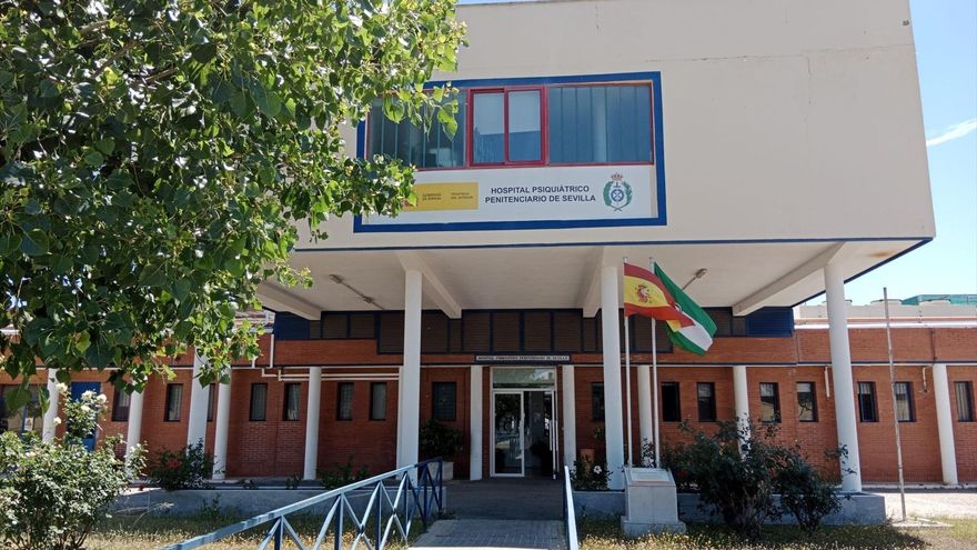 El doble asesinato en el Psiquiátrico Penitenciario de Sevilla reabre el debate sobre su estado: "Se podría haber evitado"