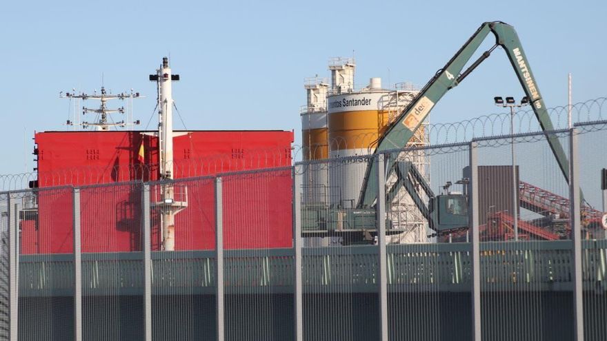 La ONG Pasaje Seguro, contra las concertinas del Puerto de Santander: "Muestran una tremenda inhumanidad"