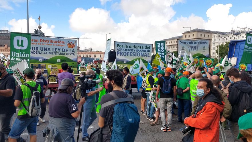 El sector lácteo convoca una nueva manifestación frente a la sede de la multinacional francesa Lactalis