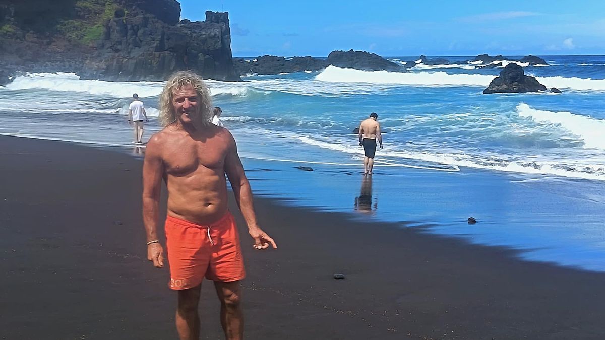 Chicho, el socorrista de playa más veterano de Canarias, afronta su jubilación en plena forma a sus 64 años