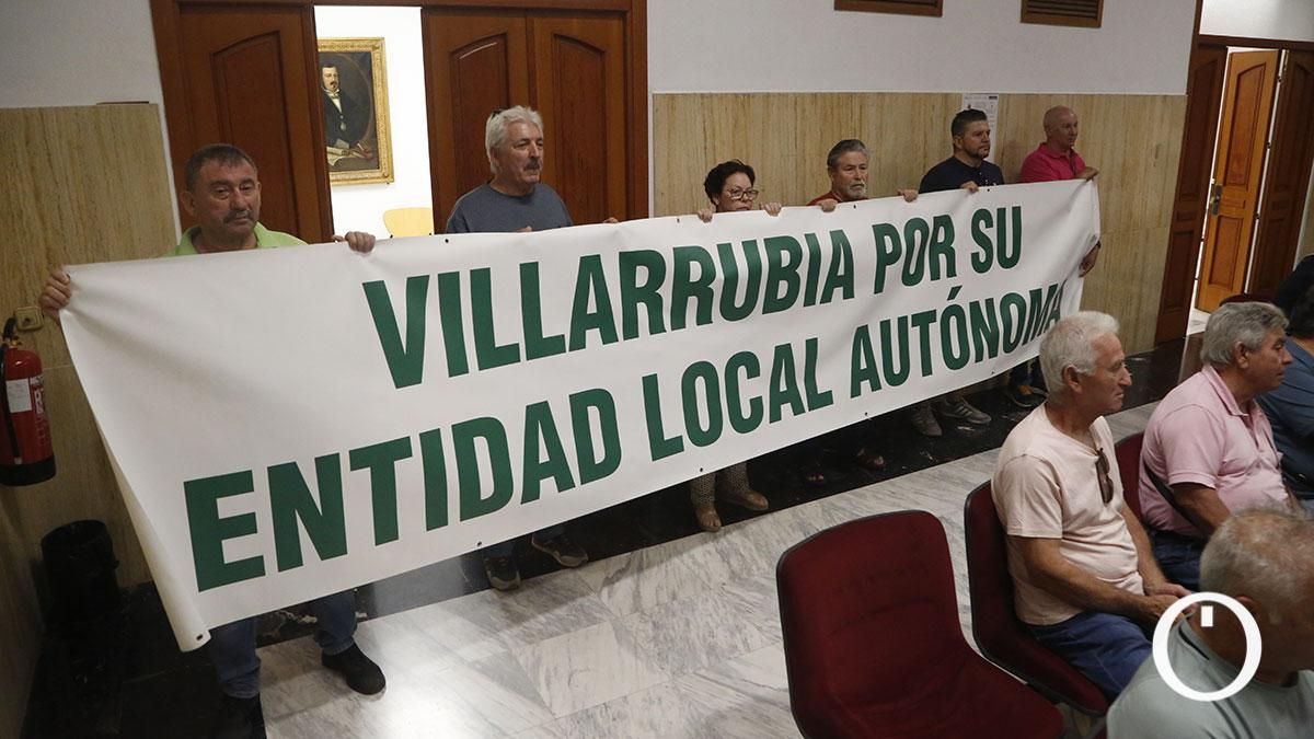 Vecinos de Villarrubia en el Pleno del Ayuntamiento de Córdoba